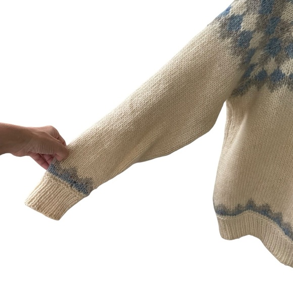 VINTAGE GAELTARRA Ireland Patterned Irish Sweater Cream Blue L - Picture 2 of 8